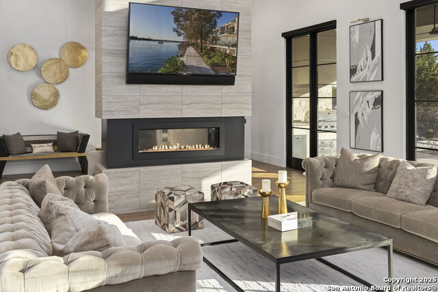 Image 18 of 80 For 121 Greystone Pt