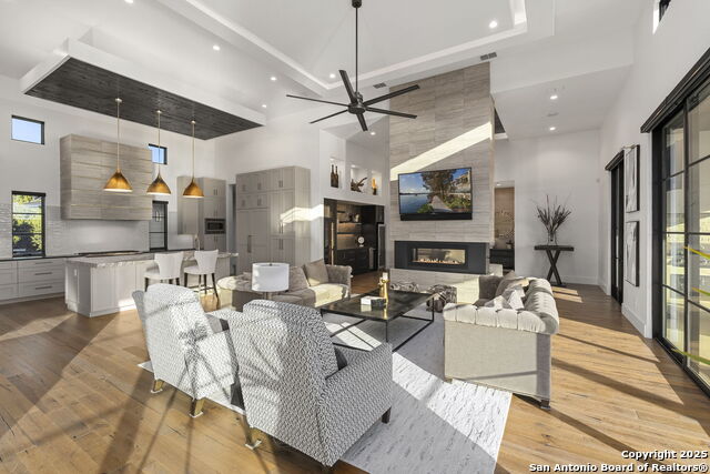 Image 19 of 80 For 121 Greystone Pt