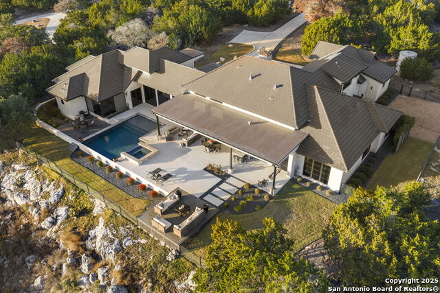 Image 2 of 80 For 121 Greystone Pt