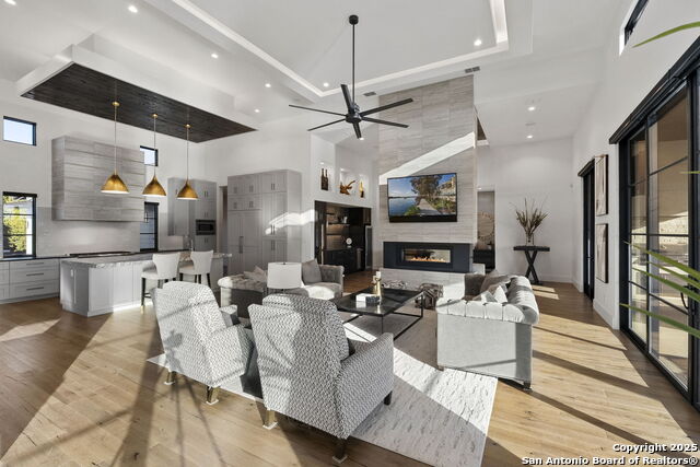 Image 20 of 80 For 121 Greystone Pt