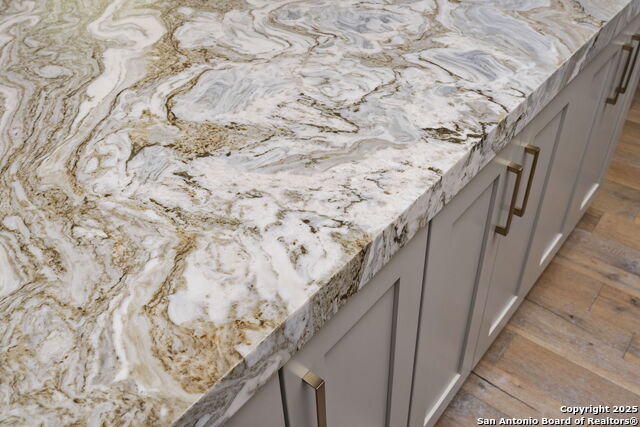 Image 23 of 80 For 121 Greystone Pt