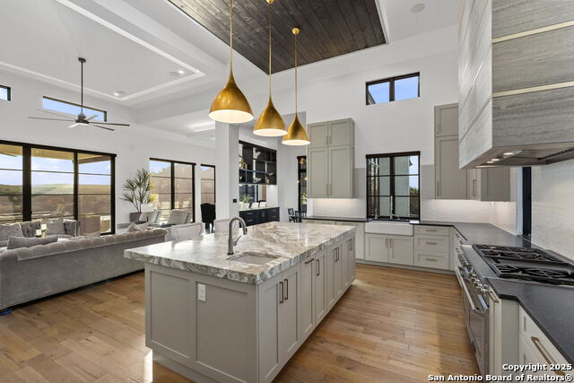 Image 25 of 80 For 121 Greystone Pt