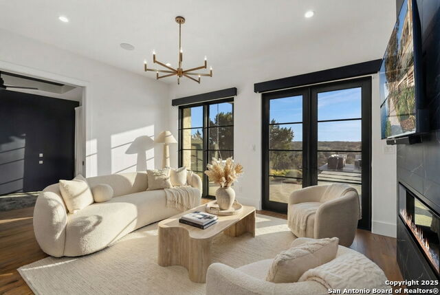 Image 28 of 80 For 121 Greystone Pt