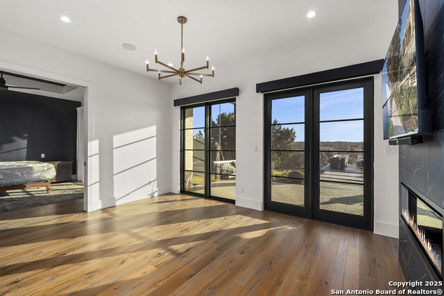 Image 29 of 80 For 121 Greystone Pt