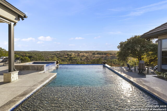 Image 3 of 80 For 121 Greystone Pt