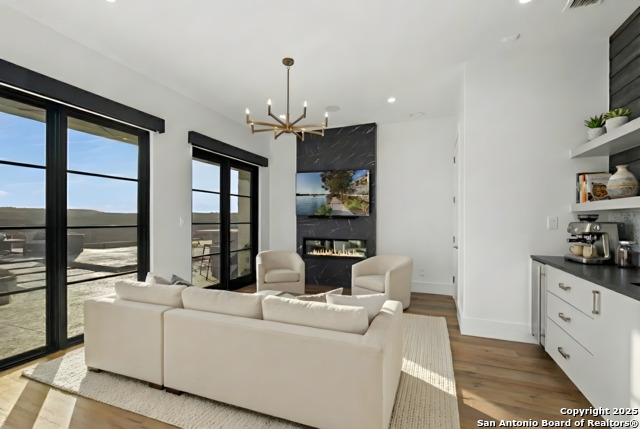 Image 30 of 80 For 121 Greystone Pt