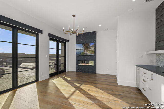 Image 31 of 80 For 121 Greystone Pt