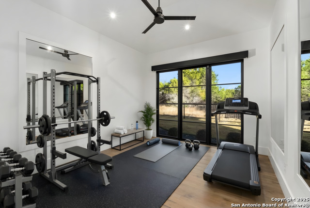 Image 35 of 80 For 121 Greystone Pt