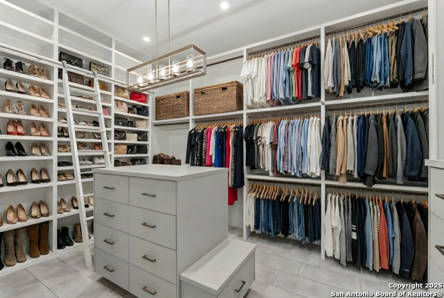 Image 37 of 80 For 121 Greystone Pt