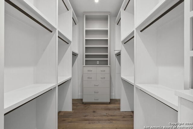 Image 38 of 80 For 121 Greystone Pt