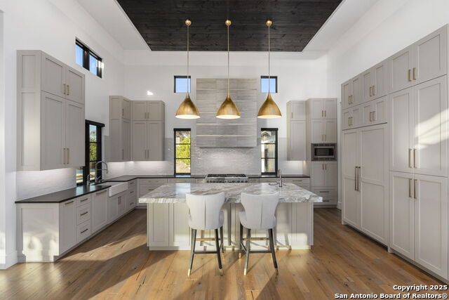 Image 4 of 80 For 121 Greystone Pt