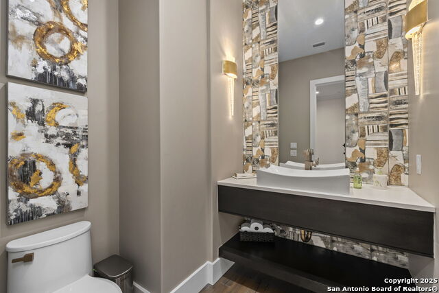 Image 44 of 80 For 121 Greystone Pt