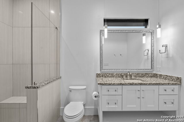 Image 53 of 80 For 121 Greystone Pt