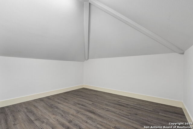 Image 57 of 80 For 121 Greystone Pt