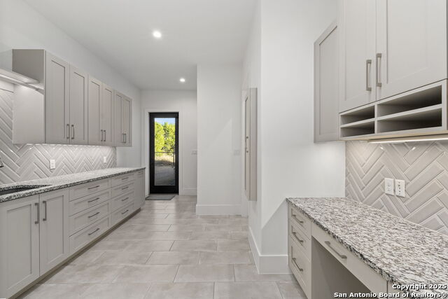 Image 59 of 80 For 121 Greystone Pt