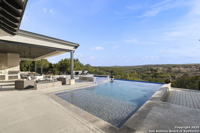 Image 62 of 80 For 121 Greystone Pt