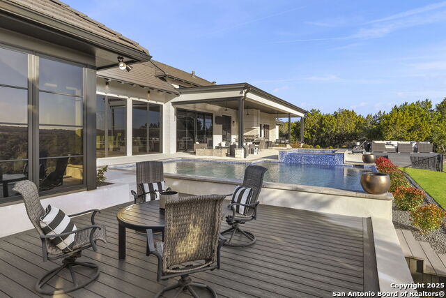 Image 64 of 80 For 121 Greystone Pt