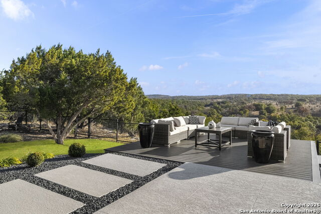 Image 67 of 80 For 121 Greystone Pt