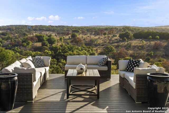 Image 68 of 80 For 121 Greystone Pt