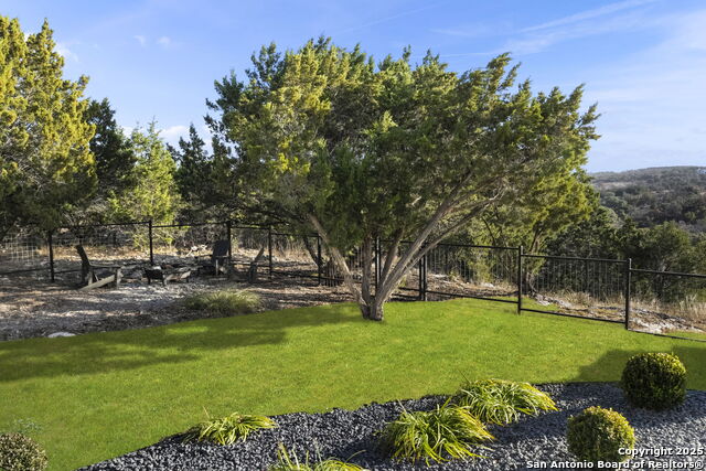 Image 70 of 80 For 121 Greystone Pt