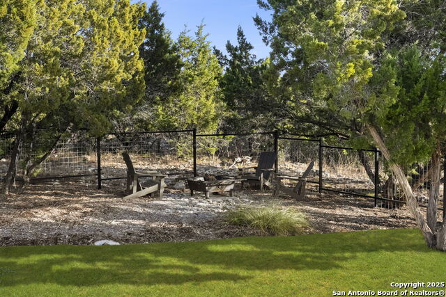 Image 71 of 80 For 121 Greystone Pt