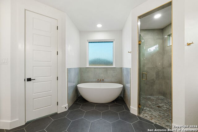 Image 11 of 46 For 486 James Way