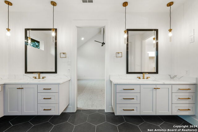 Image 4 of 46 For 486 James Way