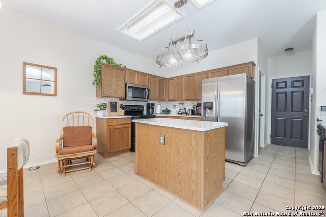 Image 11 of 31 For 9026 Hilltop Crossing