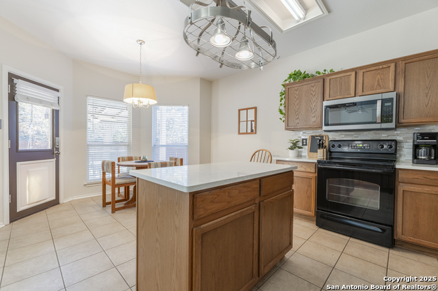 Image 12 of 31 For 9026 Hilltop Crossing