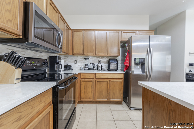 Image 14 of 31 For 9026 Hilltop Crossing