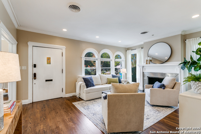 Image 4 of 28 For 226 Hollywood W