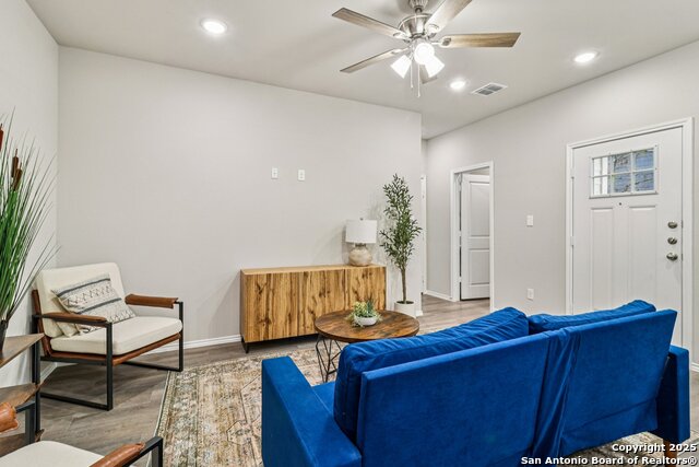 Image 5 of 30 For 106 Sai Manor  101