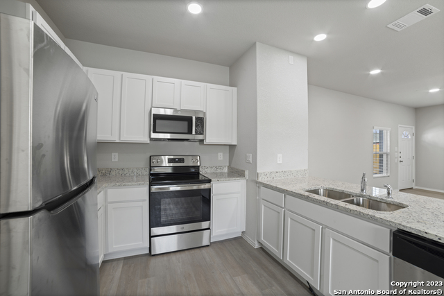 Image 11 of 31 For 7218 Briar Place  101