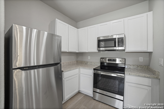 Image 12 of 31 For 7218 Briar Place  101