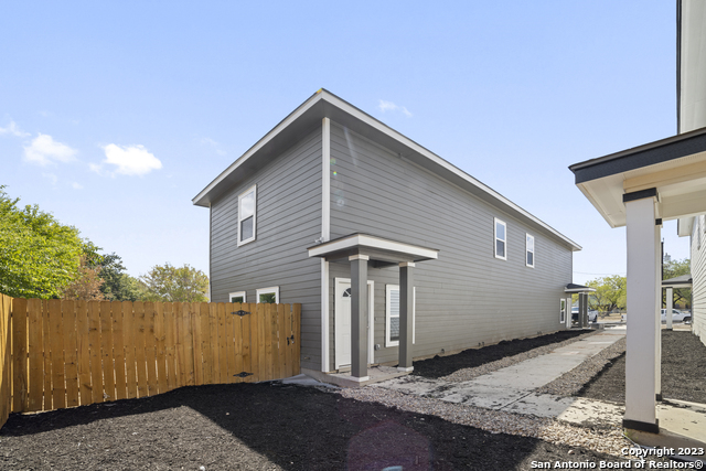 Image 2 of 31 For 7218 Briar Place  101