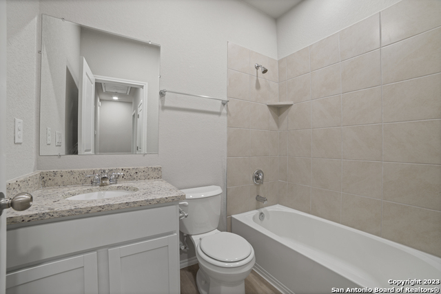 Image 24 of 31 For 7218 Briar Place  101