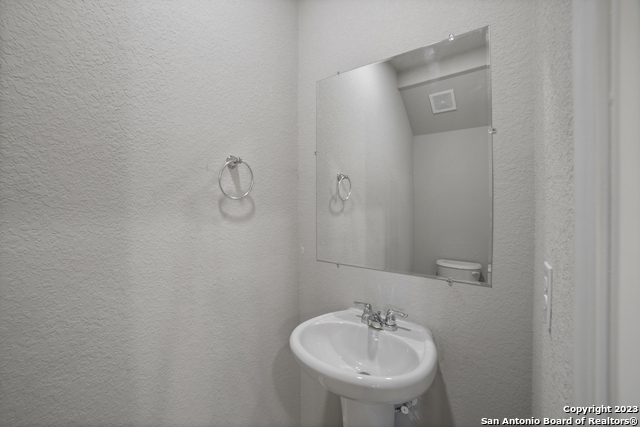 Image 27 of 31 For 7218 Briar Place  101