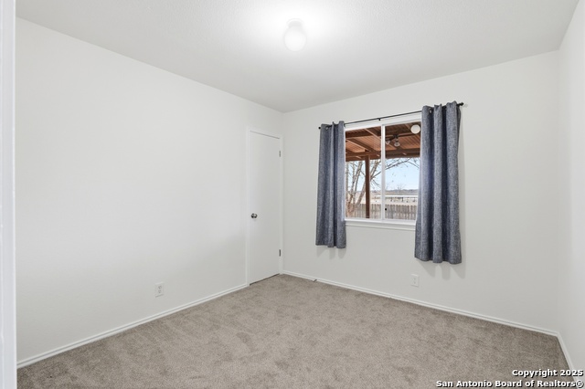 Image 20 of 32 For 905 Meadow Br