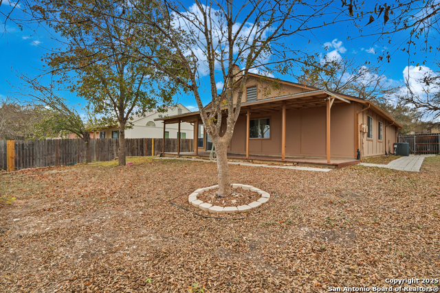 Image 22 of 32 For 905 Meadow Br