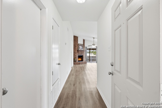 Image 8 of 32 For 905 Meadow Br