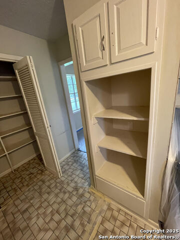 Listing photo id 9 for 10306 Twin Hills