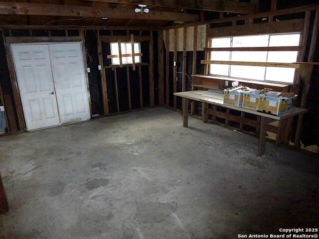 Listing photo id 10 for 10306 Twin Hills