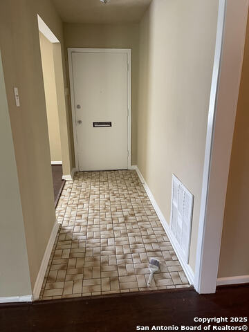 Listing photo id 0 for 10306 Twin Hills