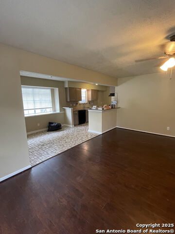 Listing photo id 1 for 10306 Twin Hills