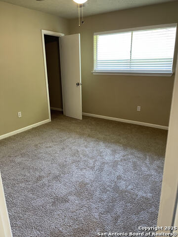 Listing photo id 3 for 10306 Twin Hills