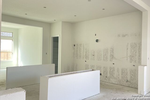 Image 4 of 21 For 527 Corwin Springs