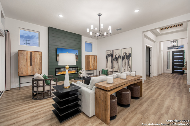 Image 9 of 21 For 527 Corwin Springs