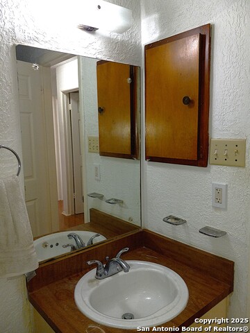 Image 25 of 49 For 750 Clearview