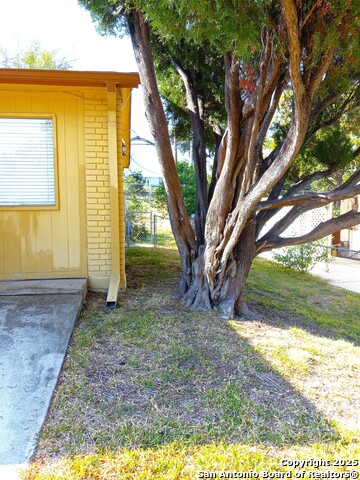 Image 3 of 49 For 750 Clearview