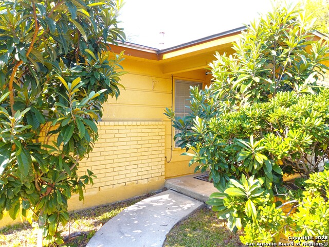 Image 7 of 49 For 750 Clearview